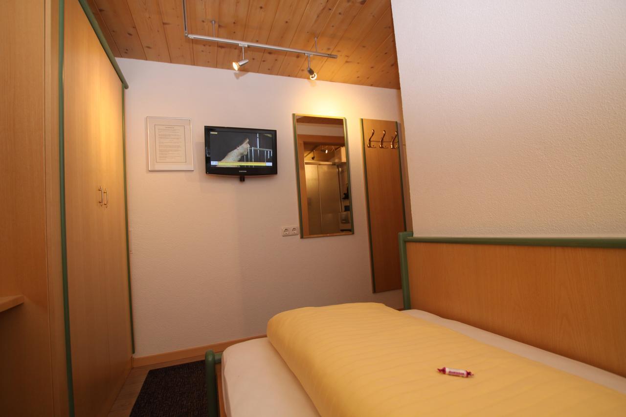 Gaestehaus Alpina Санкт-Антон-ам-Арльберг Экстерьер фото